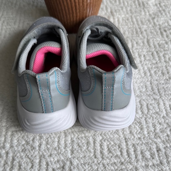 NWOT Skechers Shimmering Gray Sneakers - Picture 4 of 8